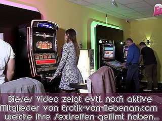 Duitse tiener op openbare knipperen bukkake gangbang nearby casino