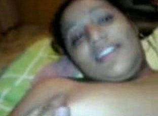 Contemptible giggling Indian nympho gonna make laugh her wet cunt on cam be required of happiness