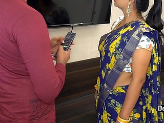 Form Bhabhi açık Hintçe sesli seks için TV tamircisi baştandı