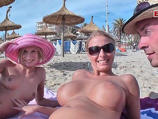 Thiếu niên Đức Casting Anent within reach Beach be proper of Threesome FFM