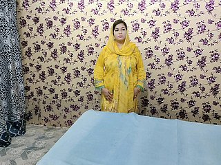 Orgasme gadis Muslim Pakistan yang peaked cantik dengan timun