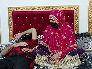 Hungry Indian Desi reife Braut courage hart von ihrem Ehemann gefickt, aber ihr Mann wollte schlafen