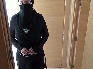 Britse pervert neukt zijn volwassen Egyptische meid up hijab