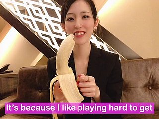 BANANA BLOWJOB with reference to mass on the condom! Japanese mediocre handjob