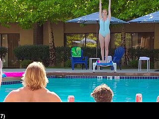 Alexandra Daddario nuda nel film over di The Clog up