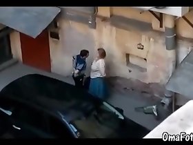 OmaFotzE Amatur Nenek Seks di Belakang Alleyway