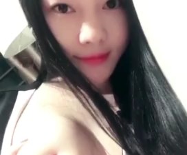 Asia gadis titillating payudara flashdisk