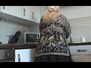 abuela dulce coño peludo muestra gran culo y sus tetas